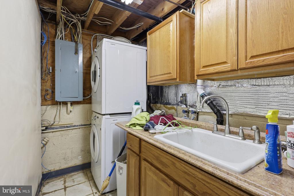 Residential in LOVETTSVILLE 4