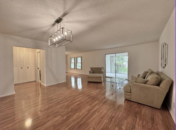 Cape Cod Cir, Lake Worth, FL 33467