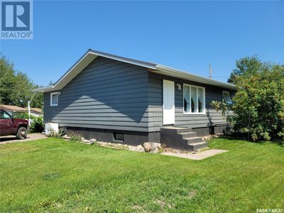 619 Loon Cres, House other with 4 bedrooms, 2 bathrooms and null parking in Loon Lake SK | Image 1