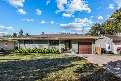 2214 9 1/2 St N, Fargo, ND, 58102-5061 | Card Image