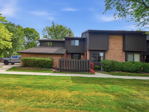 37388 Clubhouse Dr, Sterling Heights, MI, 48312-2270 | Card Image