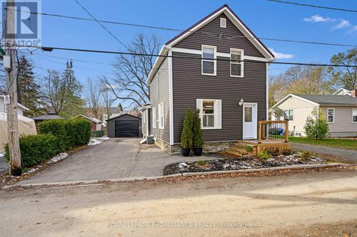 38 Bennett St, Brockville, ON, K6V2V8 | Card Image