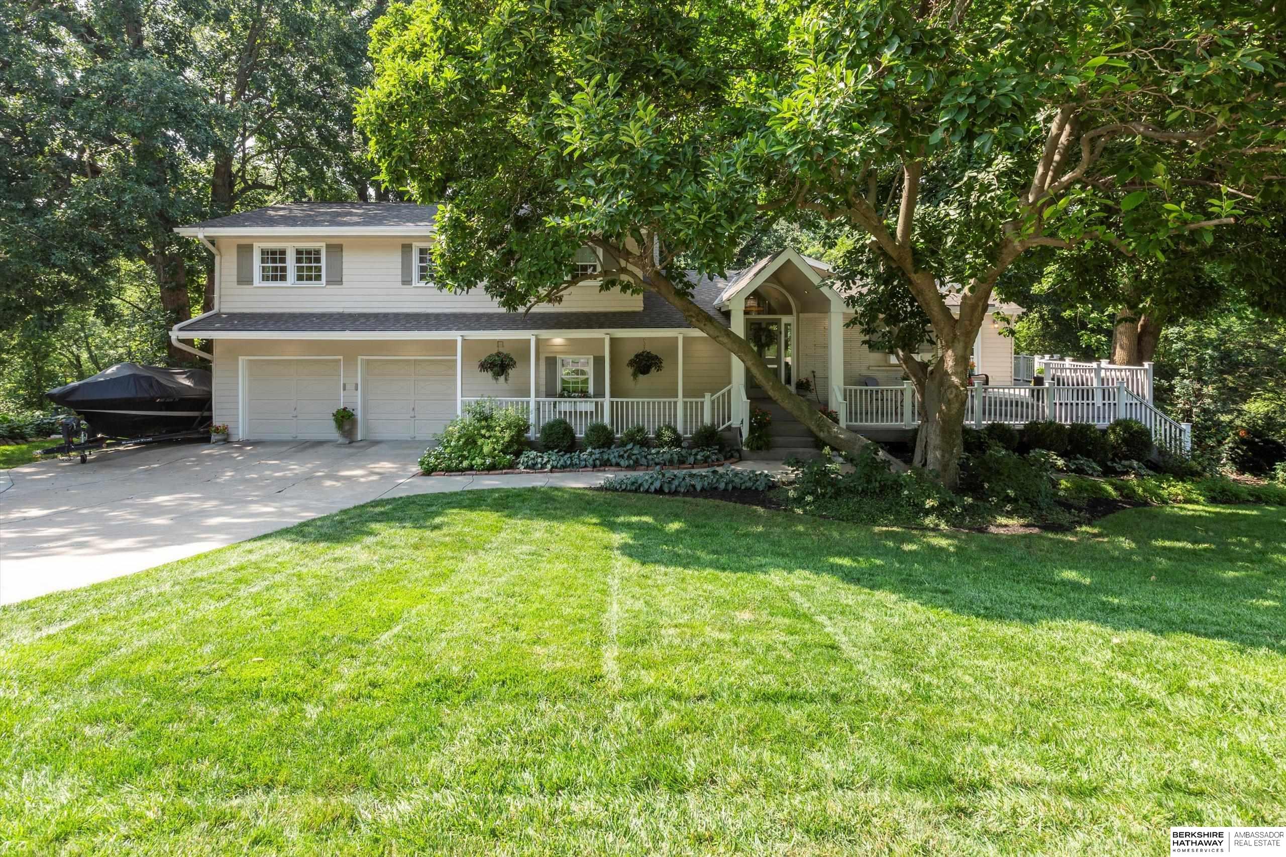 102nd St, Omaha, NE 68124