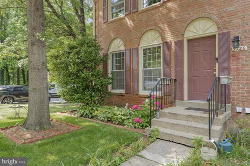 9126 Fisteris Ct, SPRINGFIELD, VA, 22152-2112 | Card Image