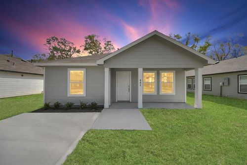 805 Jefferson Ave, Cleveland, TX, 77327-5503 | Card Image