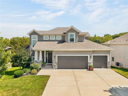 8425 Laramie St, De Soto, KS, 66018-7809 | Card Image