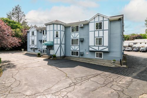 330 Simmonsville Ave, Johnston, RI, 02919-6072 | Card Image