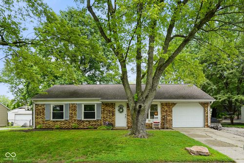 99 Old Trail Dr, Bargersville, IN, 46106-8438 | Card Image