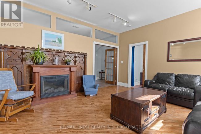 6955 County 2 Road, House other with 4 bedrooms, 2 bathrooms and 8 parking in Loyalist (Lennox and Addington - South) ON | Image 12