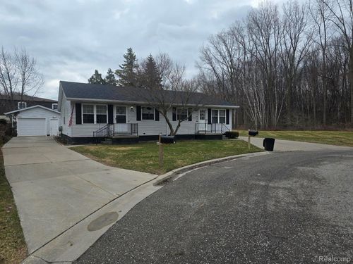 3506 Holland Park Ln, Port Huron, MI, 48060-1558 | Card Image