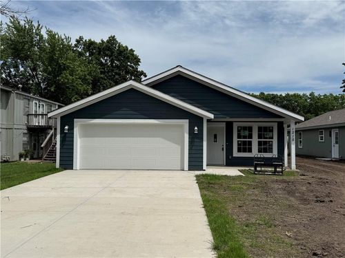 1215 S Maple St, Ottawa, KS, 66067-3432 | Card Image