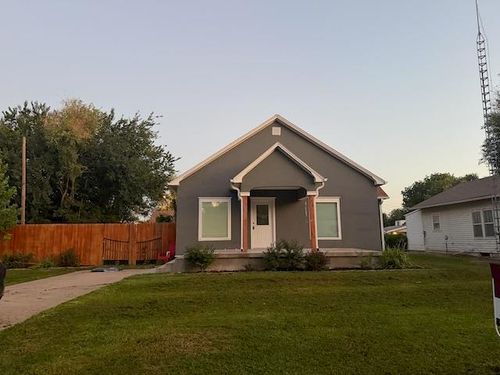 926 E 7th St, Wellington, KS, 67152-2611 | Card Image