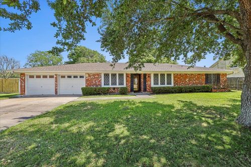 1004 Louise Dr, Nederland, TX, 77627-6814 | Card Image