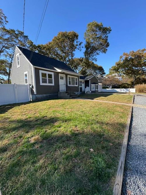 8 Paul Dr, Mastic, NY, 11950-1912 | Card Image