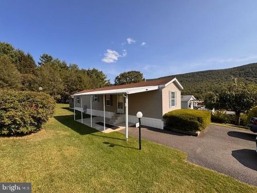 8 Matthew Ln, Kunkletown, PA, 18058-3269 | Card Image