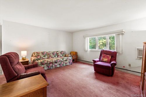 7 Grove St, Cairo, NY, 12413-3034 | Card Image