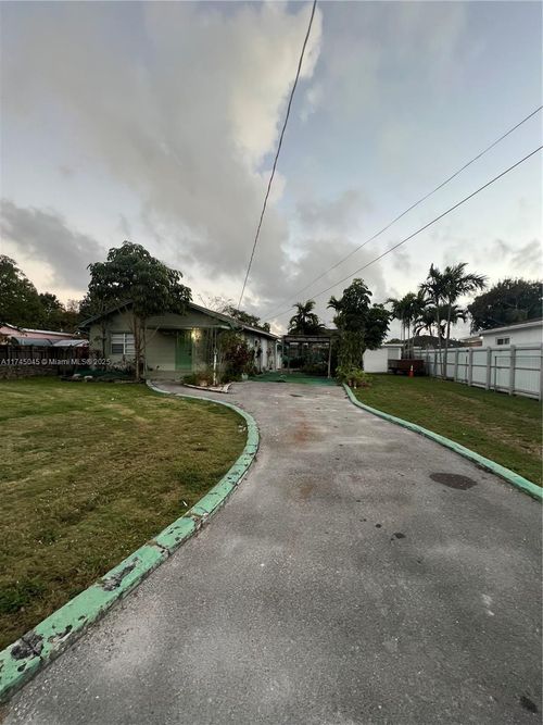 0-6738 Sw 14th St, Miami, FL, 33144-5529 | Card Image