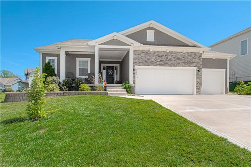 2108 Shamrock Ave, Lee's Summit, MO, 64081 | Card Image