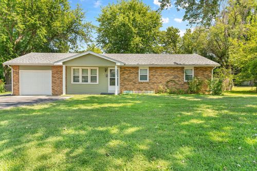 1904 Village Ln, Bolivar, MO, 65613-2804 | Card Image