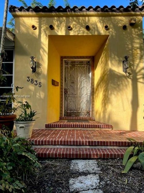 3835 Utopia Ct, Miami, FL, 33133 | Card Image