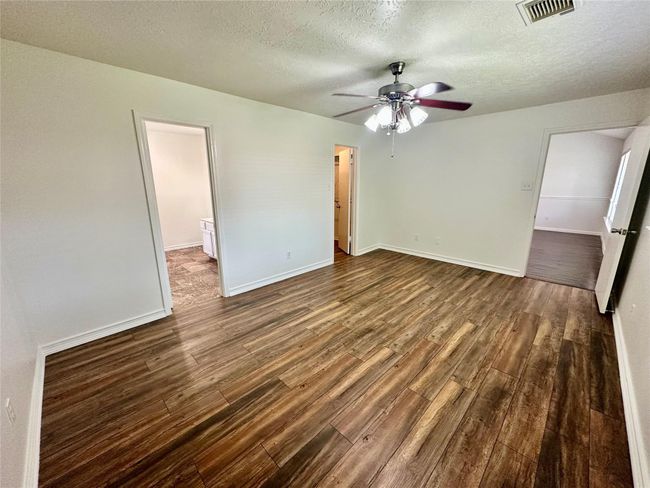 Primary Room | Image 12