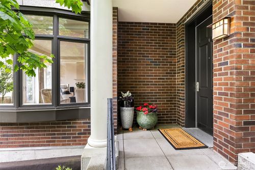 725 Harvard Ave E, Seattle, WA, 98102-4625 | Card Image