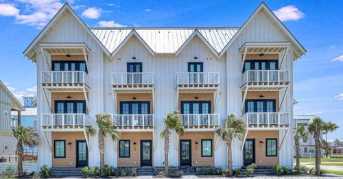 105 Triton Ln, Port Aransas, TX, 78373-1588 | Card Image