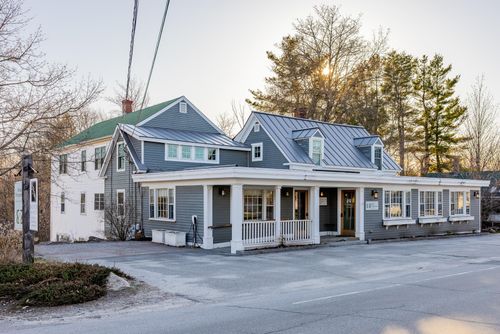 210 Main St, New London, NH, 03257-7807 | Card Image