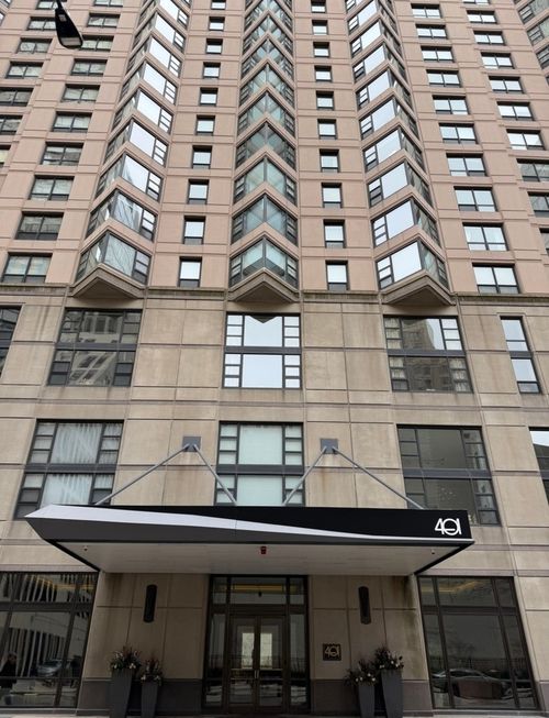 3010-401 Ontario St, Chicago, IL, 60611-7186 | Card Image