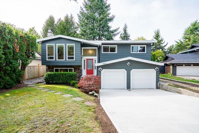 6243 171 St, House other with 4 bedrooms, 3 bathrooms and 6 parking in Surrey BC | Image 2