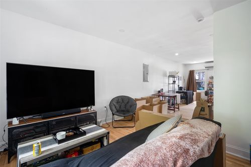 1-21 28th St, Astoria, NY, 11105-2933 | Card Image