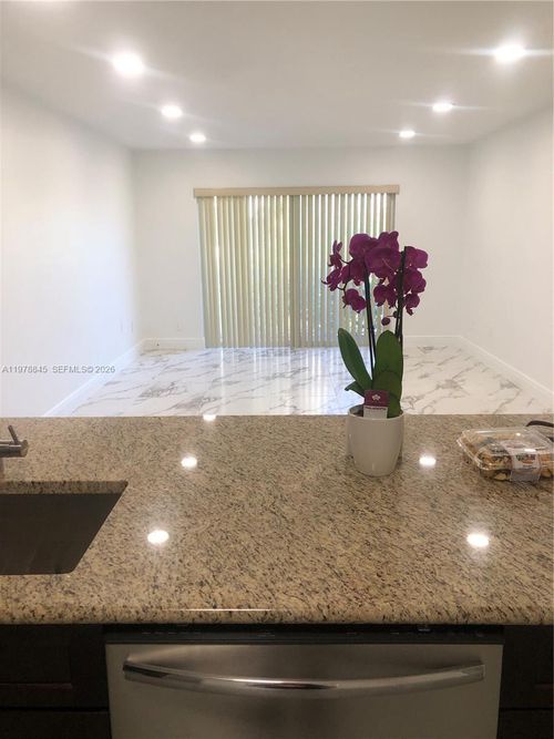 apt-204-7920 Camino Real, Miami, FL, 33143-6723 | Card Image
