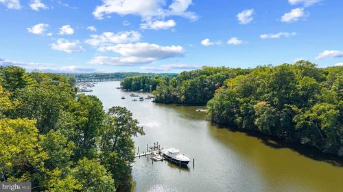 105 Wallace Manor Rd, EDGEWATER, MD, 21037-1205 | Card Image