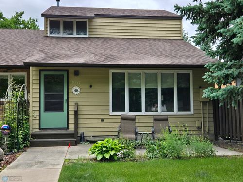 10-2517 W Country Club Dr S, Fargo, ND, 58103-5740 | Card Image