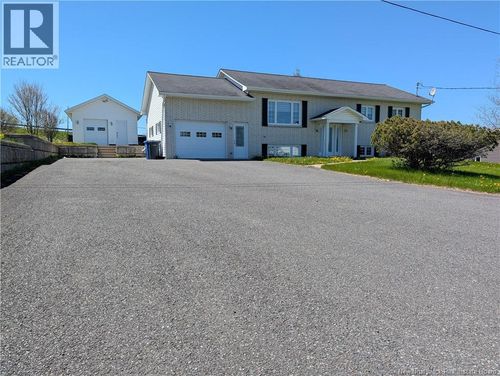 835 Walker St, Grand-Sault/Grand Falls, NB, E3Z1A4 | Card Image