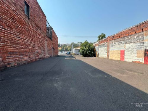 858 Main St, Lewiston, ID, 83501-1864 | Card Image