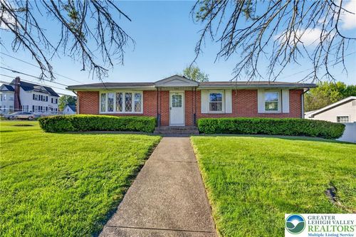 2765 Northampton St, Palmer Twp, PA, 18045-2643 | Card Image