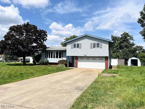 7610 Royal Ridge Dr, Parma, OH, 44129-6013 | Card Image