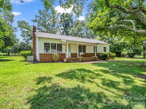 132 Valleyview Dr, Forest City, NC, 28043-4105 | Card Image