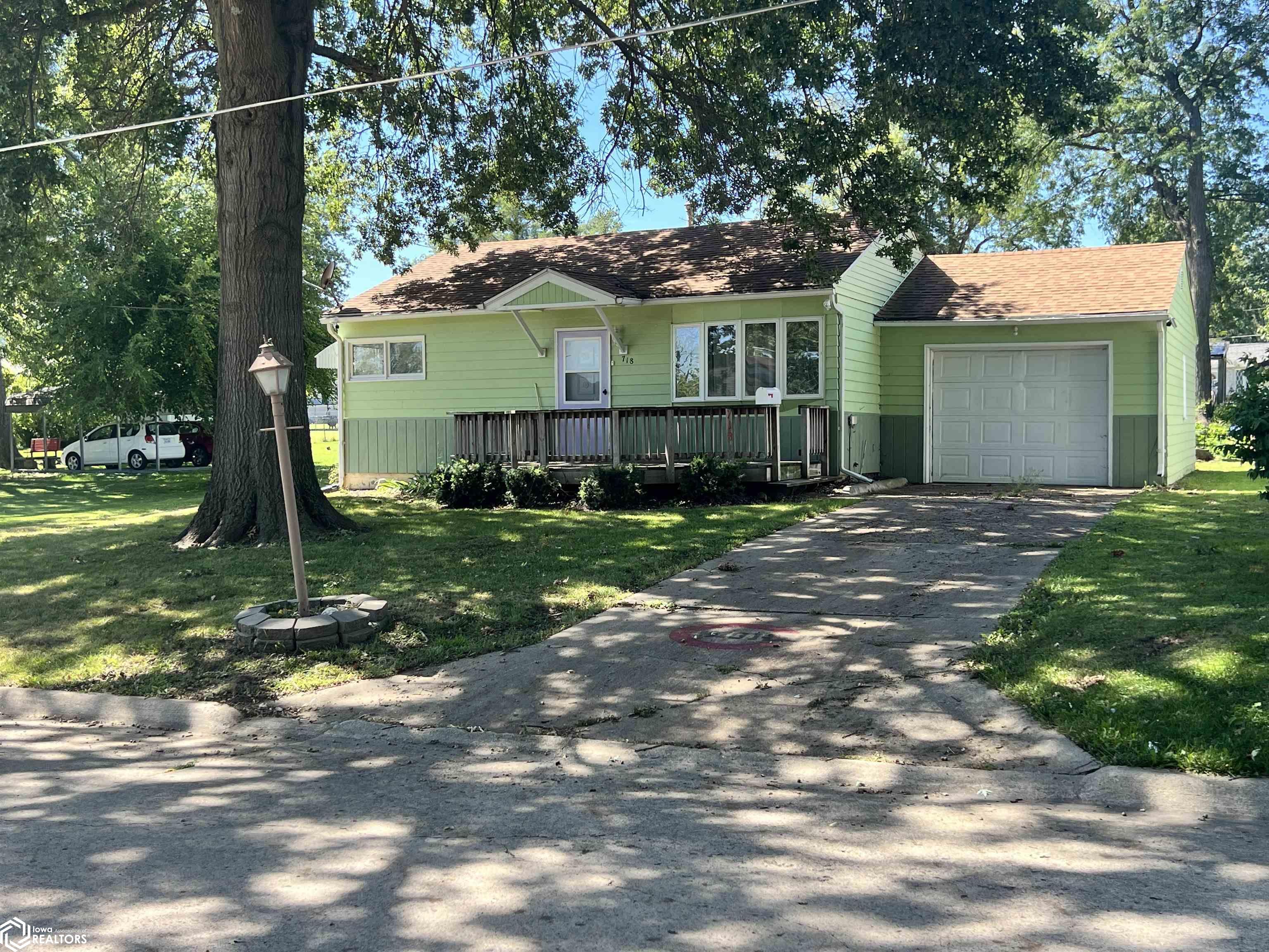 13th St, Centerville, IA 52544