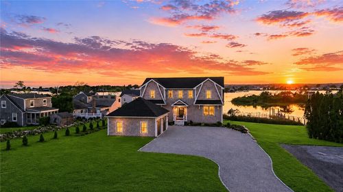 84 Carver Ln, Narragansett, RI, 02882-5036 | Card Image