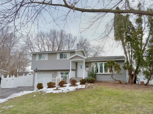 2 Ilex Ln, Liverpool, NY, 13090-3015 | Card Image