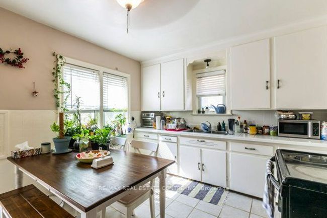 123 Krug St, Home with 5 bedrooms, 3 bathrooms and 3 parking in Kitchener ON | Image 9
