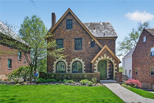 121 Vernon Dr, Pittsburgh, PA, 15228-1112 | Card Image