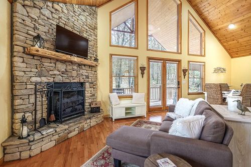 198 Dew Drop Ln, Murphy, NC, 28906-8664 | Card Image