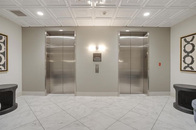 Building lobby featuring recessed lighting and an ornate ceiling | Image 39