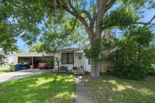 310 Darst St, Gonzales, TX, 78629-4206 | Card Image