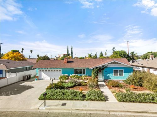 285 Monte Vista Way, Hemet, CA, 92544-8612 | Card Image