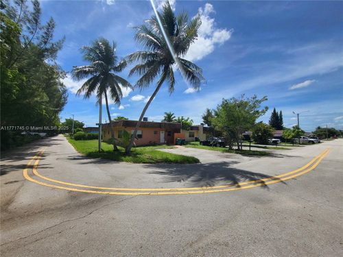 20833 Nw 25th Ave, Miami Gardens, FL, 33056-5205 | Card Image