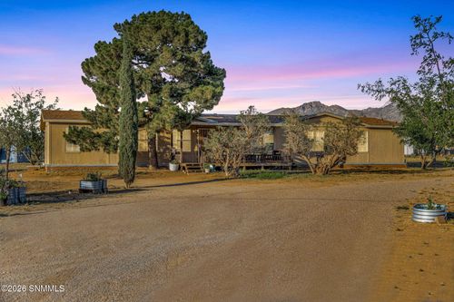 9825 Spur Ln, Las Cruces, NM, 88012-6204 | Card Image